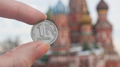Russia: Dividend payments ahead, favouring cautious RUB view