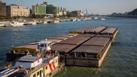 171006-image-hungary_industry.jpg