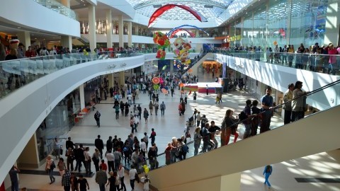 200619_image_russian_shoppers_russia.jpg