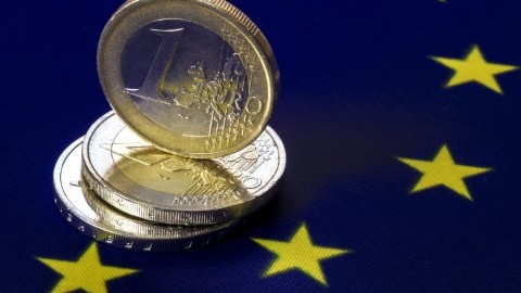 241019-image-euro_coin_flag.jpg