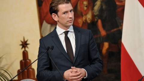 Austrian Chancellor Kurz resigns to prevent a fully-fledged government crisis