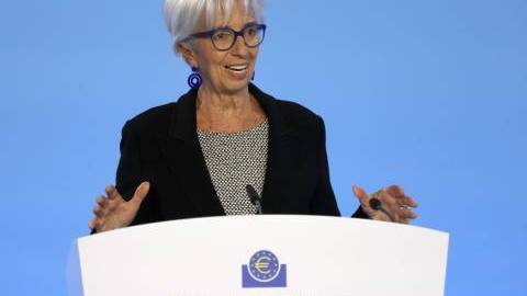 Lagarde keeps door open for further rate hikes