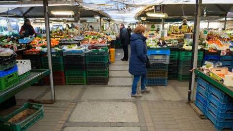 Poland’s CPI inflation down in April on food prices 