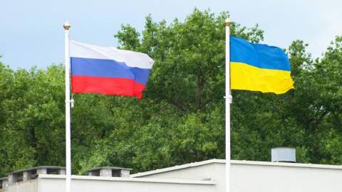 Russia_and_Ukraine_flags_230222.jpg