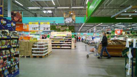 Russian inflation at high plateau, as consumer activity loses steam
