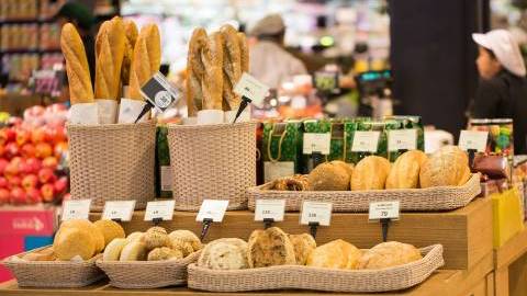 France: consumption plunges while inflation moderates