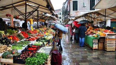 Italian headline inflation continues to slow 
