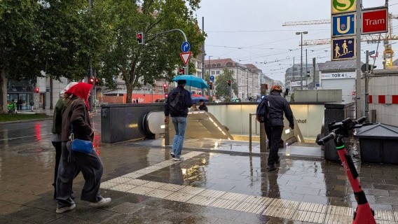 Today's labour market report sends a mixed message, but definitely no signs of a turning point