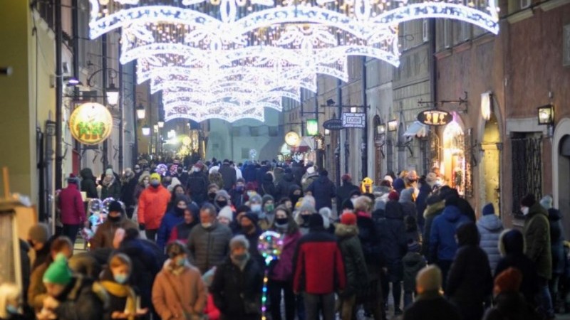 Poland Strong Retail Sales In November Robust Consumer Demand And   Polish Shoppers.JPG