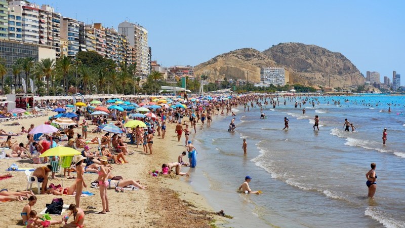 El boom turístico en España impulsará el crecimiento económico este año  condición