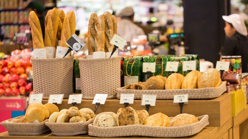 Better market. Бакалея Чехии. Bread in the supermarket. Бакалея это в Британии. The Market.