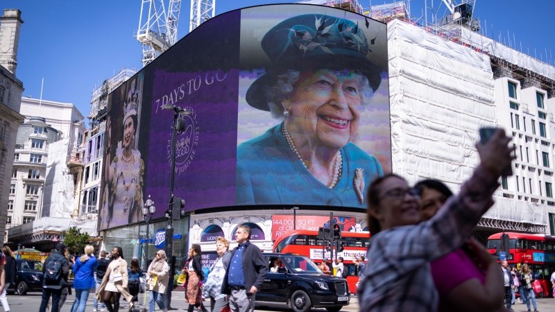 The Bank of England to keep flying the flag for rate rises into the ...