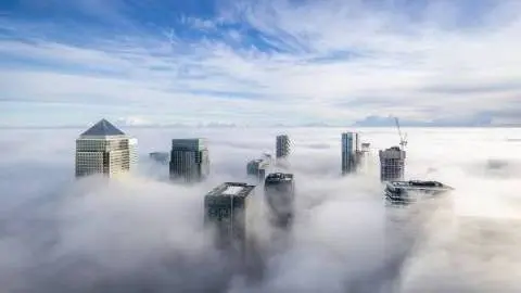 Bank Outlook 2025: Clearing the fog – bank risks and market shifts