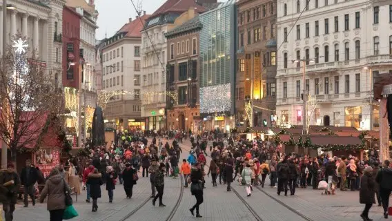 czech-republic-people-shopping-cpi