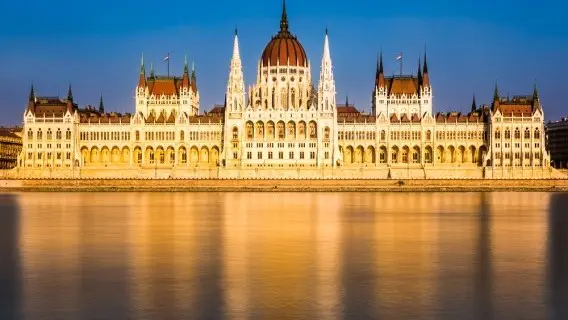 hungary-parliament-night