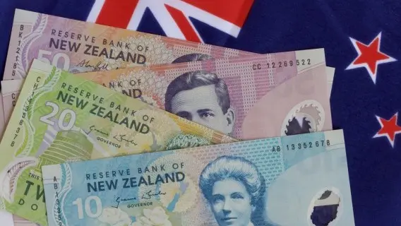 130418-image-new_zealand_flag_money.jpg