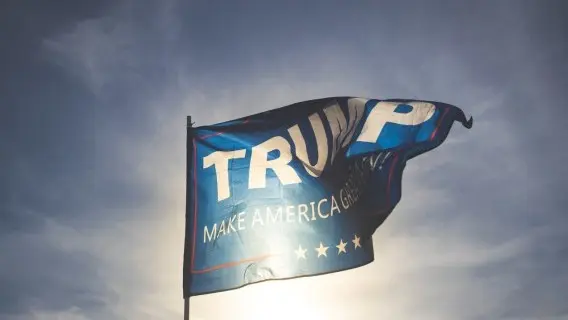 170502-image-trumpflag