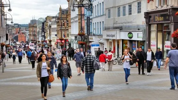 171219-image-uk_shoppers_leeds.jpg