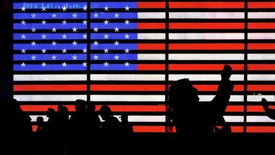 241019-image-us_flag_people_shadow.jpg