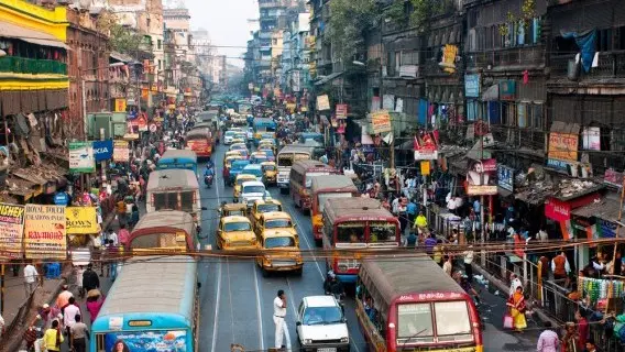 280318-India-calcutta-busy