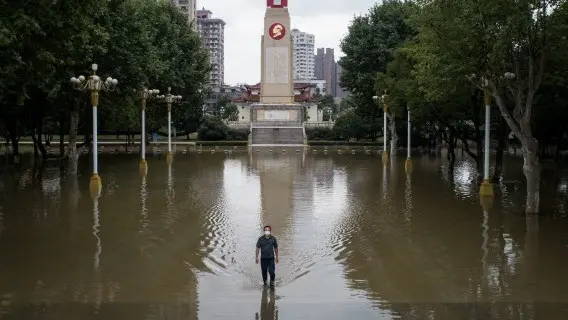 China flood with mask