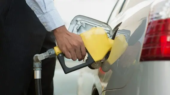 Malaysia-fuelpump_245206654.jpg