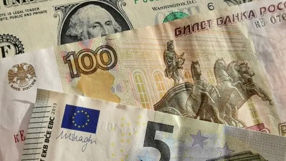Russia_ruble_euro_and_dollar_130721.jpg