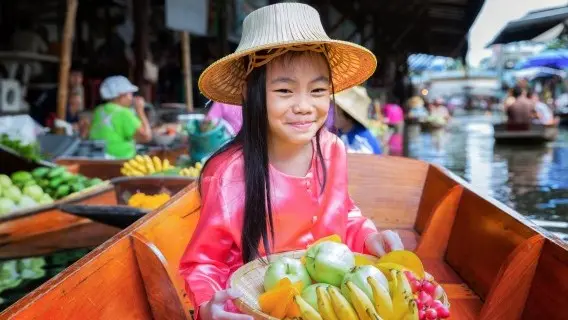 Thai_floating_market_232222141.jpg