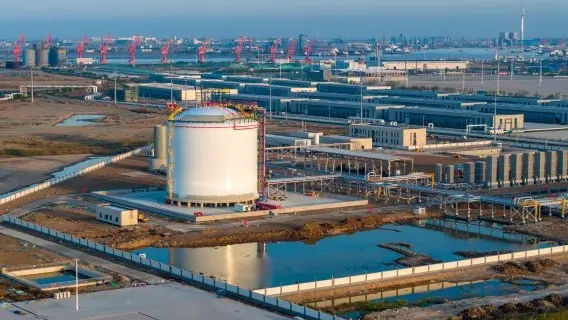 Construction is underway on the LNG storage and distribution station in China's Lianyungang City
