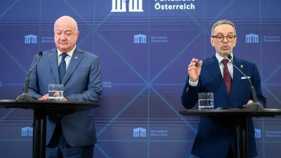 Interim OeVP chairman Christian Stocker (L) and Chairman of the Freedom Party of Austria (FPOe) Herbert Kickl