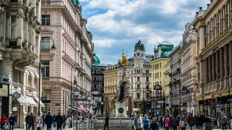 Czech retail sales surge amid Easter shopping