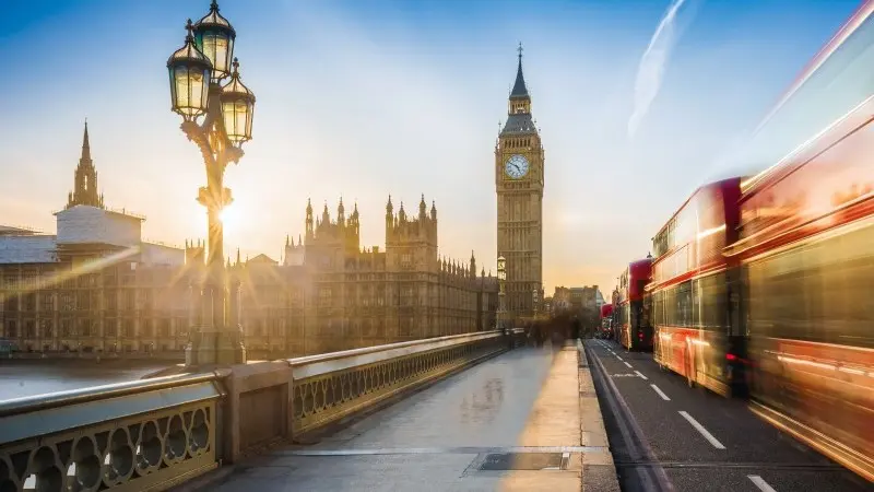 UK economic outlook brightens on anticipated rate cuts