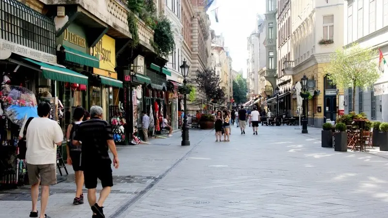 Hungarian inflation falls on food deflation