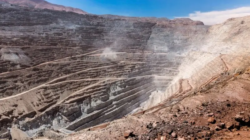 Copper back above $7k as the curve flirts with backwardation
