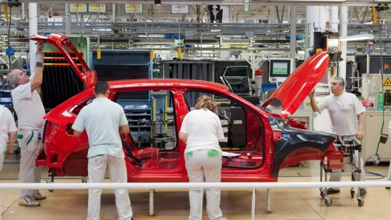 Czech PMI weakens but does not flip into panic mode