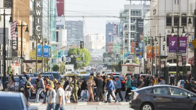 US retail sales plunge despite solid consumer backdrop