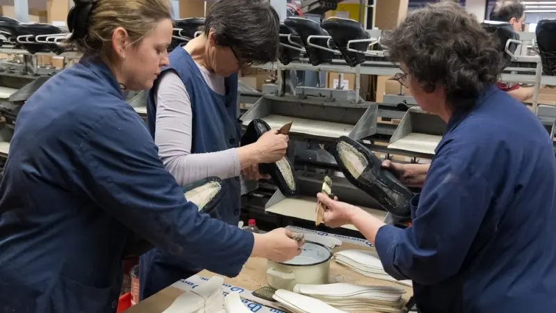 VoxEU: Declining worker power versus rising monopoly power: Explaining recent macro trends