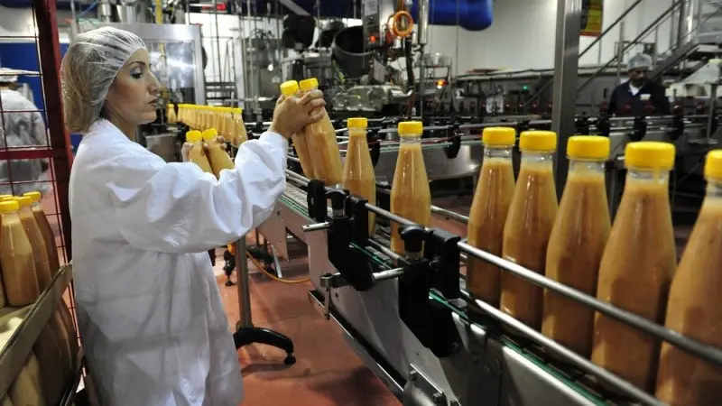 US: Manufacturing bounces, jobs still being shed