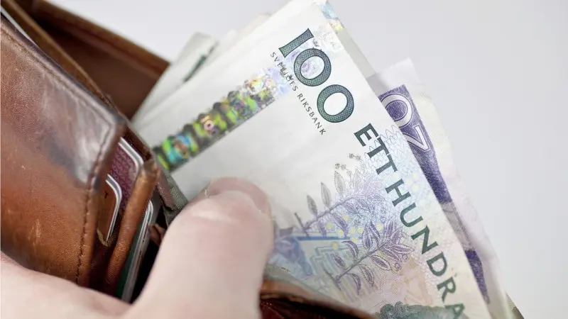 Riksbank set for 50bp rate hike on weak krona and tight jobs market