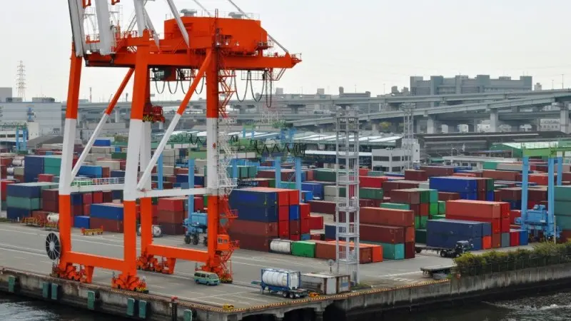 Japan's exports and core machinery orders recover