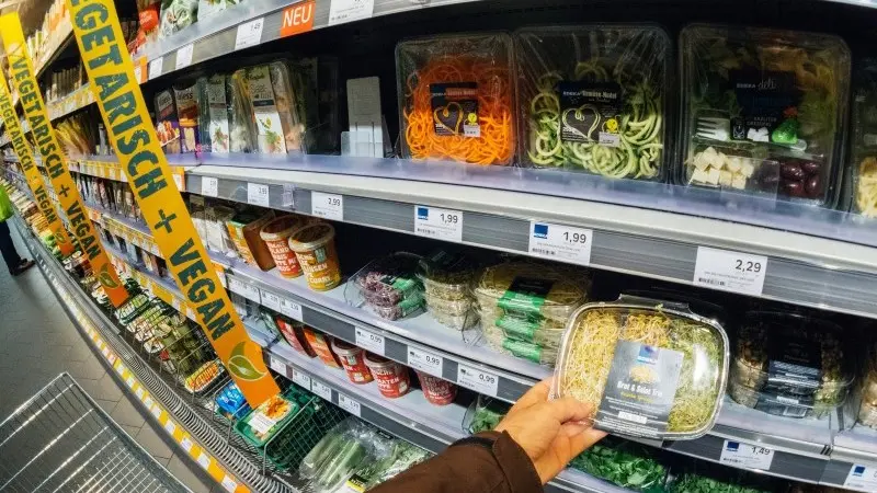German inflation continues to slow