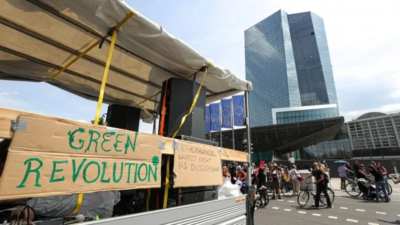 ECB - Smoking out fossil fuels 