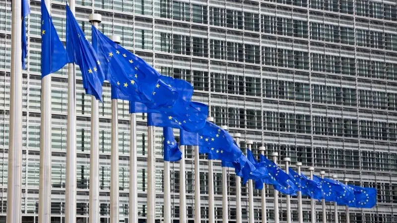 Backing the three-legged horse