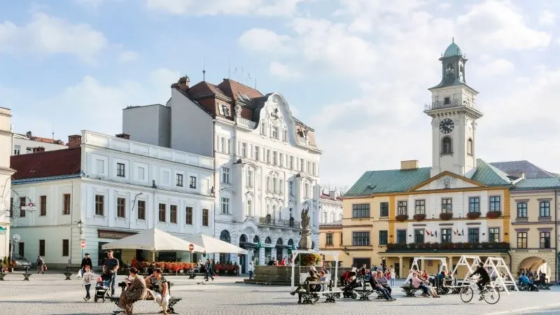 Poland’s foreign trade deficit narrowing gradually