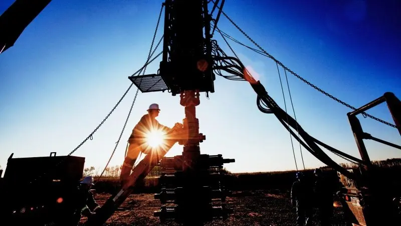 Peace deal hopes and tariff risks drive commodities