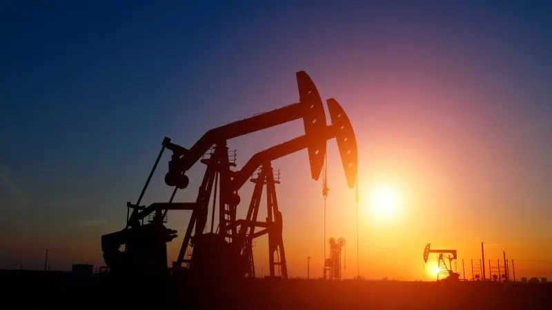 The Commodities Feed: Oil extends gains on supply concerns
