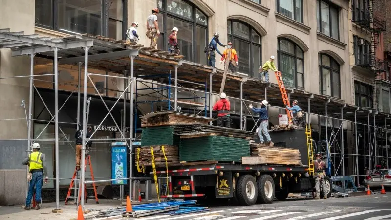 FX Daily: Dollar late to the party