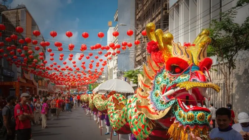 Slowing loan growth weighs on cautious Chinese banks