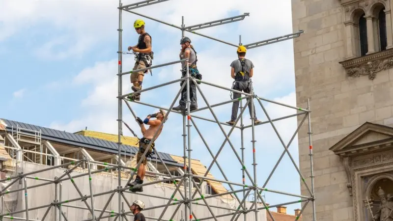 Hungarian labour market remains surprisingly stable