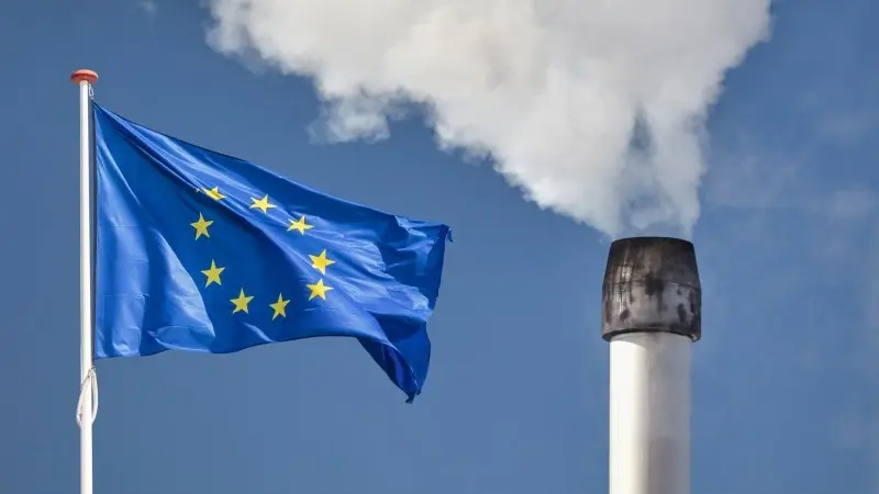 EU carbon price slides amid policy noise and fund selling